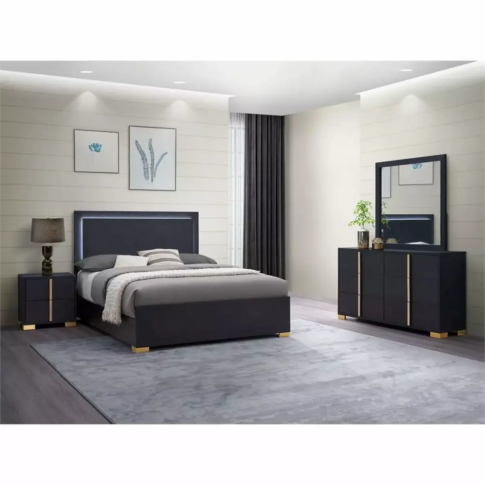 Pemberly Row 4-piece Contemporary Wood Full Bedroom Set Black and Gold