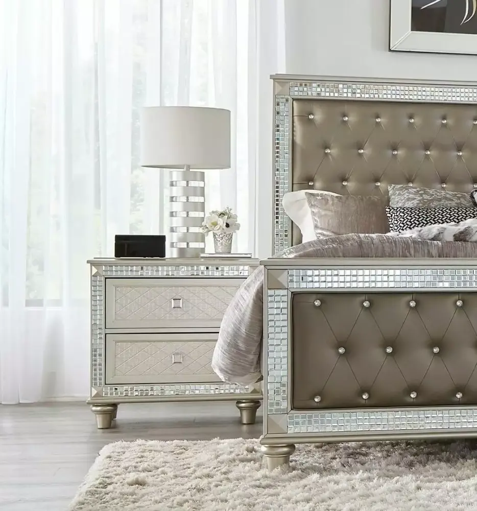 Modest Design 4pc Cal-King Bedroom Set with Acrylic Crystal Tufted Headboard Nightstand Dresser