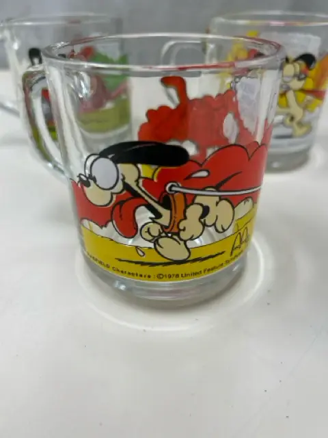 3 GARFIELD GLASS CUPS