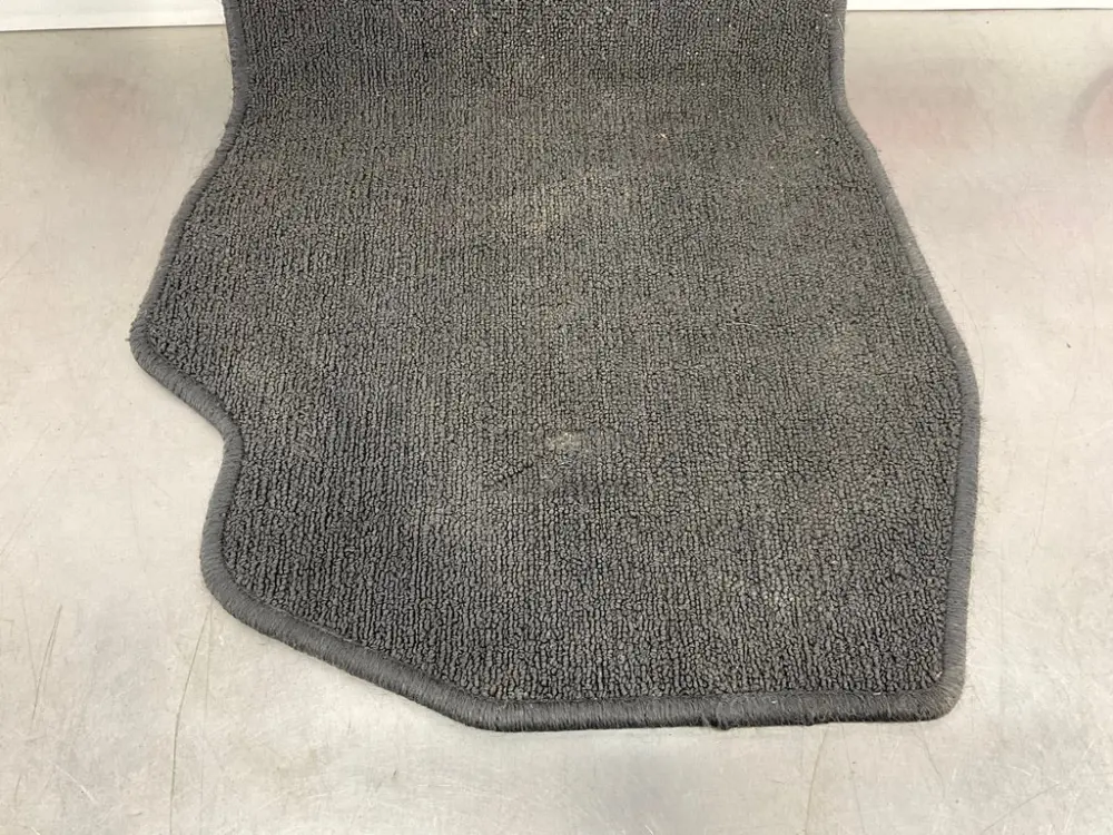 03-09 Nissan 350Z Passenger Right Front Carpet Floor Mat Ebony OEM 13BASD9