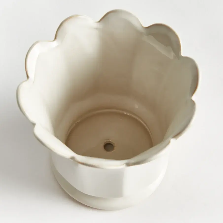 Maline Footed Pot