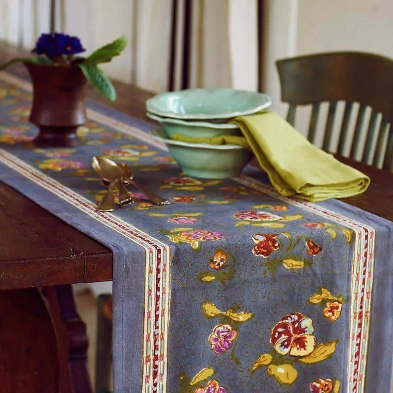 Premium Woven Pansy Red/Grey Table Runners