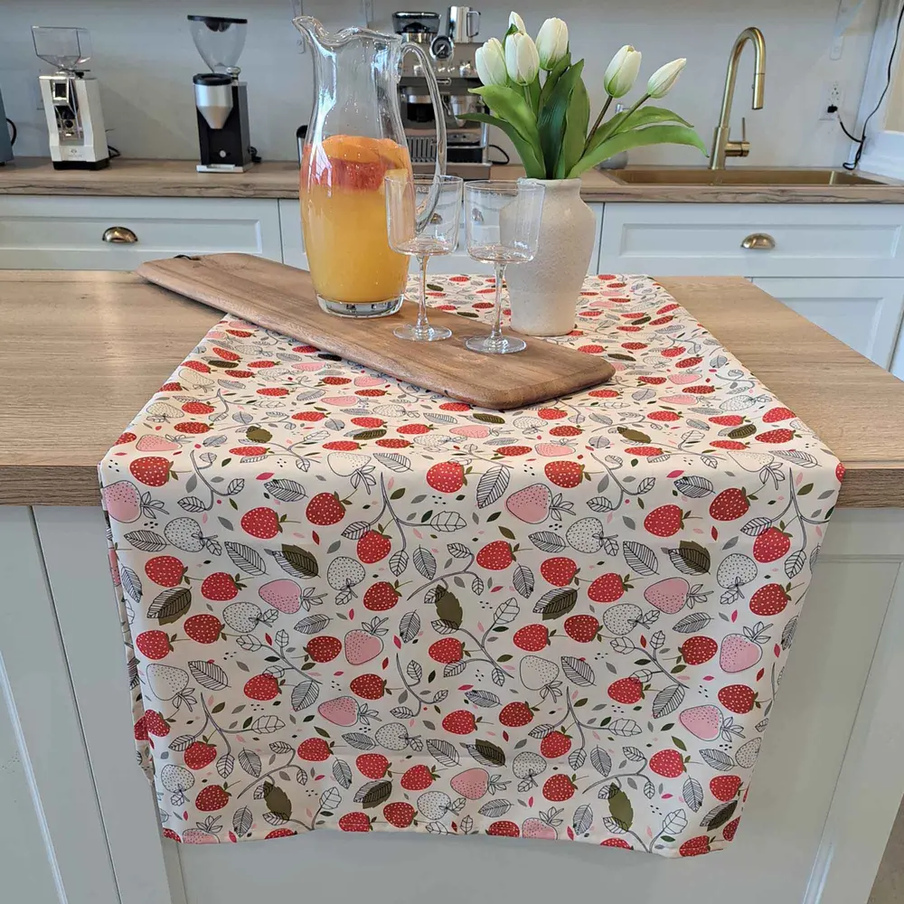 Fragaria Strawberries Imprinted Tablecloth, 60'' x 90''