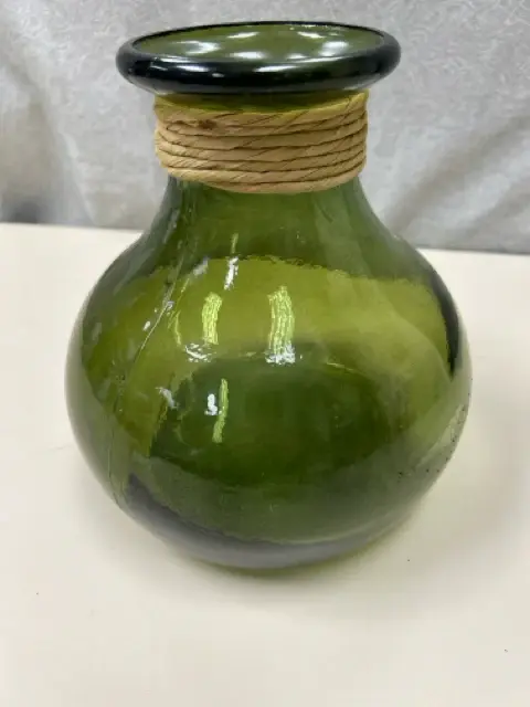 MINT GLASS VASE