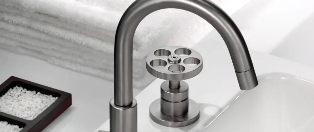 Wall-hung sink faucet
